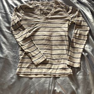 Women’s long sleeve v neck